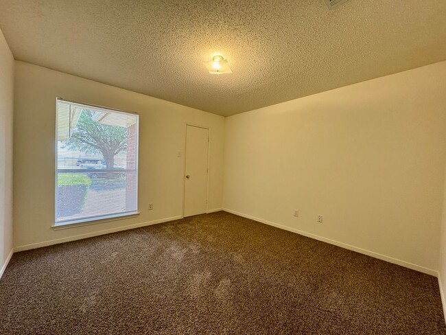 Building Photo - Duplex