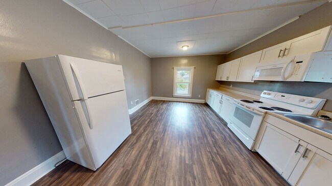 Building Photo - 33 Westminster Ave