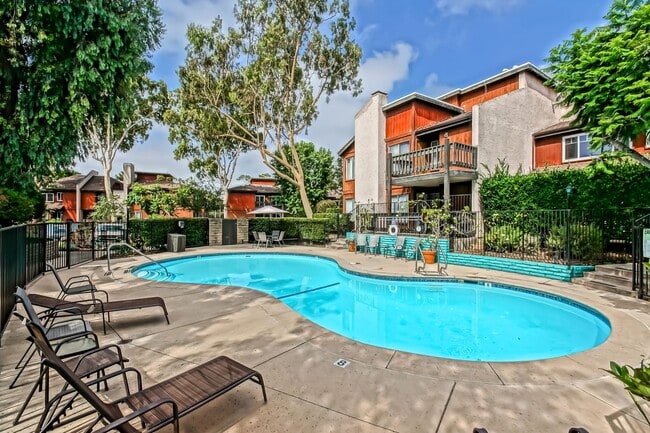 Building Photo - SPACIOUS, 2-STORY, 3BR2.5BA LAKESIDE CONDO...