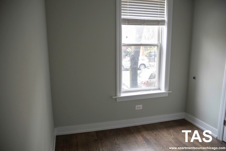 Building Photo - 3854 N Southport Ave