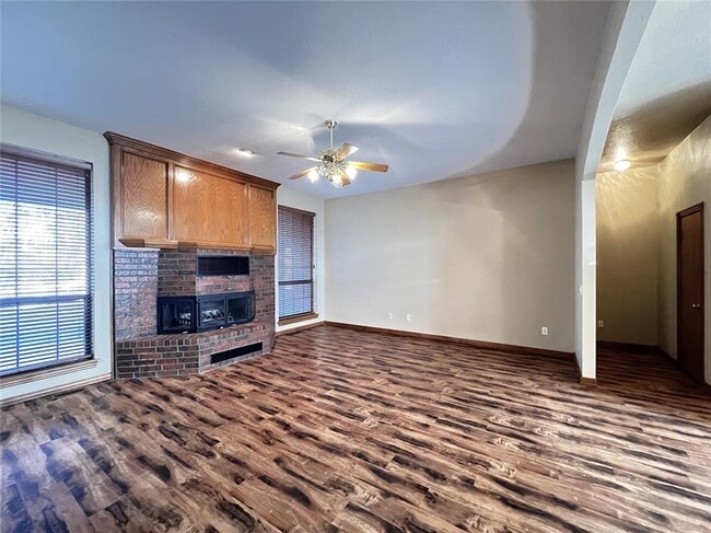 Building Photo - 113 S Mustang Rd