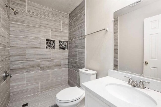 Building Photo - 14039 Maximos Dr