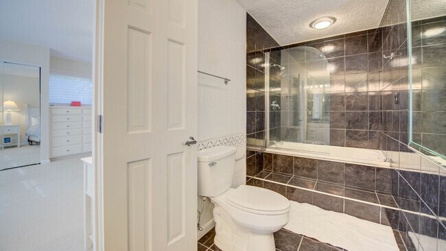 Building Photo - 94 Whiting Ln