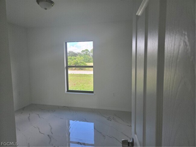 Building Photo - 2707 30th St SW