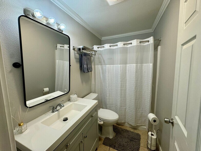 Building Photo - 103 Bernice Dr