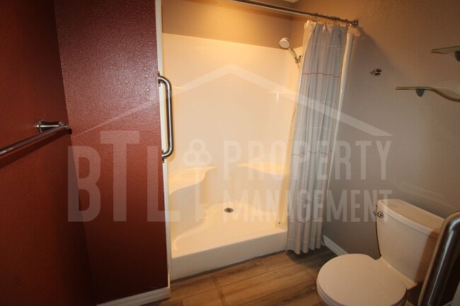 Building Photo - Charming 2 bedroom condo in Cozy Cove