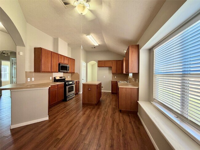 Building Photo - 11807 Green Colling Park Dr