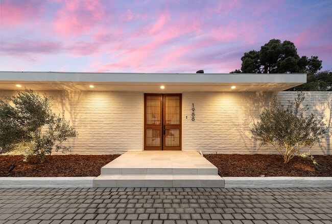 Building Photo - 1988 Inverness Ln