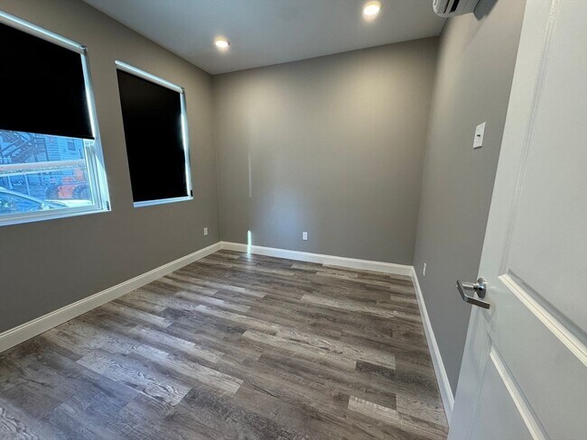 Building Photo - 1473 N Shore Rd