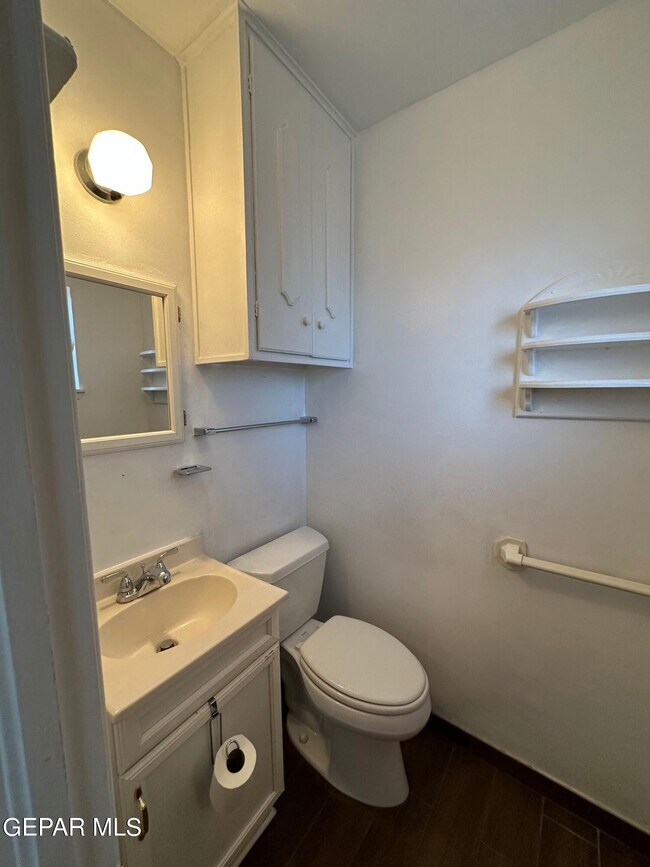 Building Photo - 5205 Flower Dr