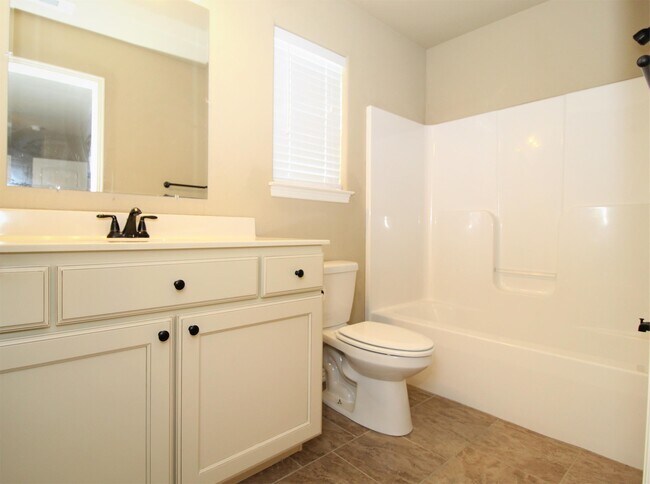 Building Photo - 656 N Longfellow Ln