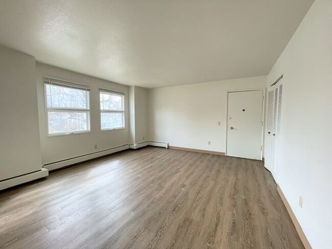 Building Photo - 3909 Malaspina Cir