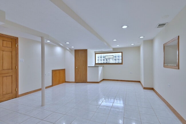 Building Photo - 5028 N Parkside Ave