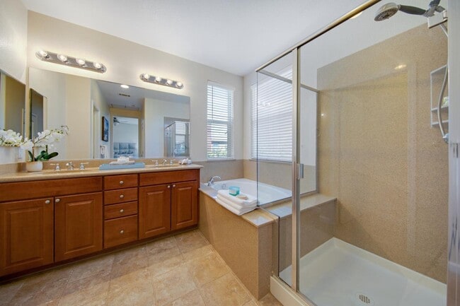 Building Photo - 895 Gaspar Vis