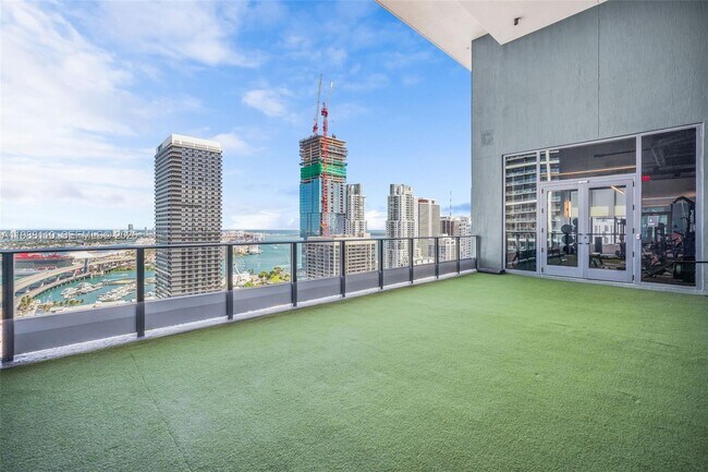 Building Photo - 121 NE 5th St