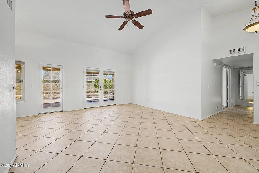 Building Photo - 9808 W Behrend Dr