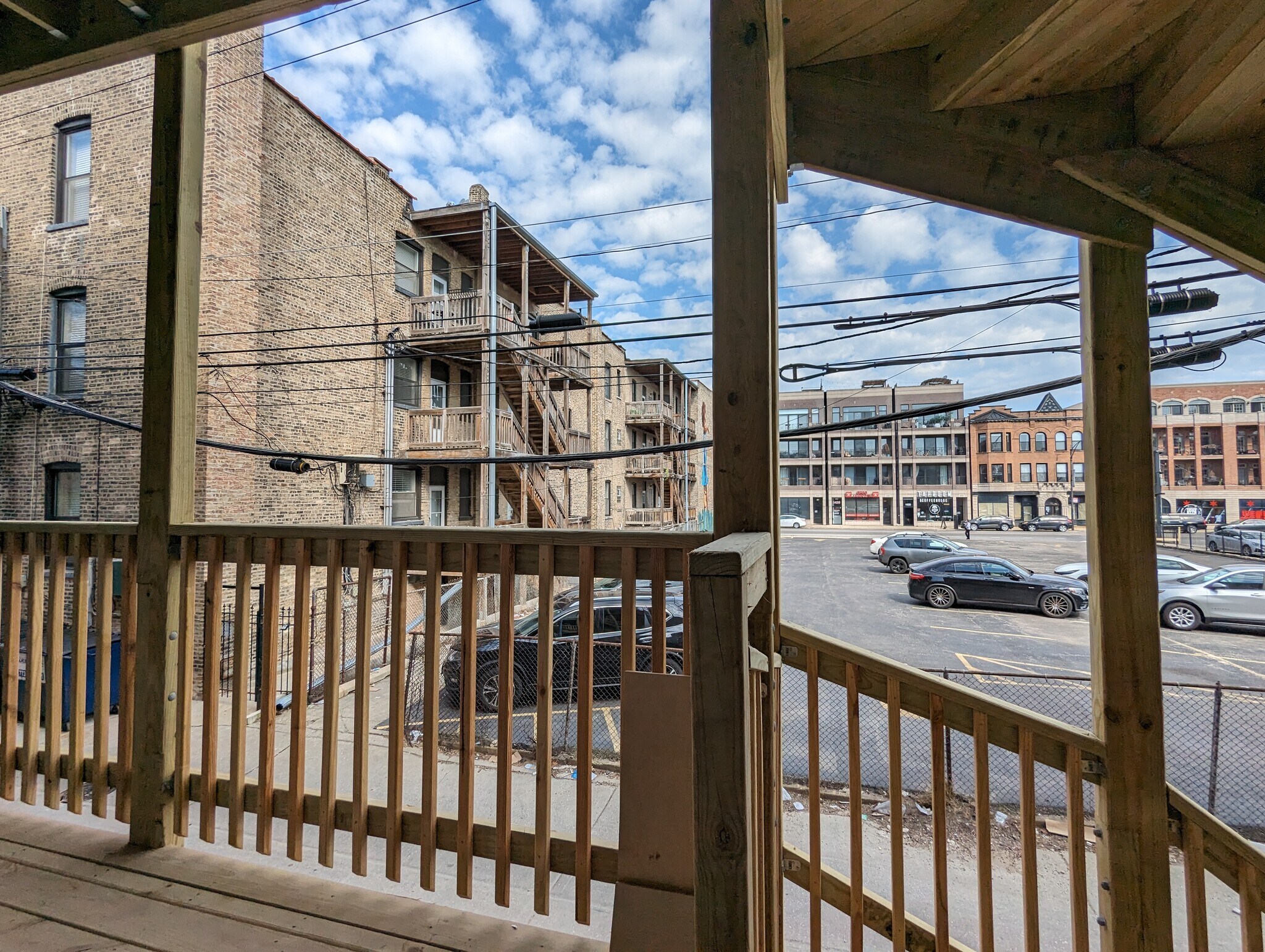 Building Photo - 3933 N Janssen Ave