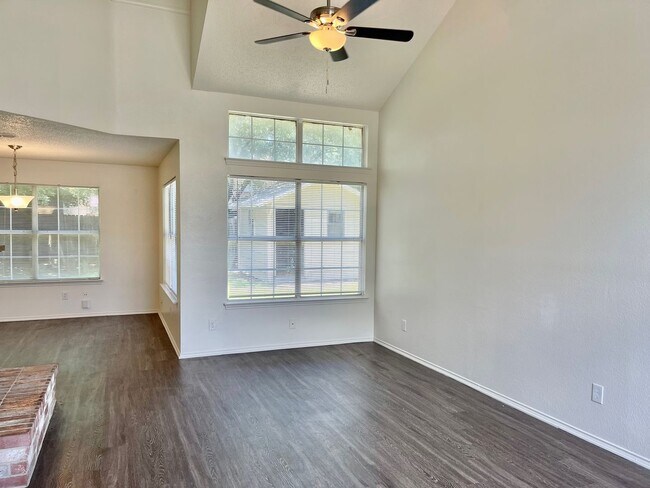 Building Photo - Nice 2 Story Home in Arlington ISD