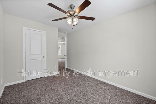 Building Photo - 839 Cumberland Dr