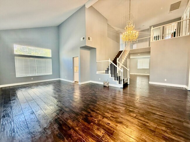 Building Photo - EPIC REA - Fully Renovated 5BR/3BA Home in...