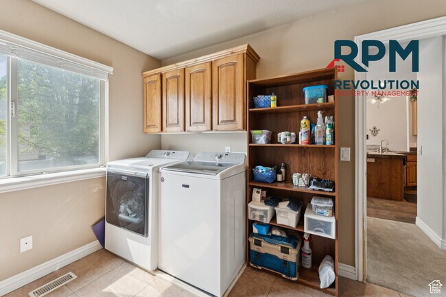Building Photo - "Spacious 6-Bed Gem with Granite Touches & Cozy Fireplace in Morgan!"