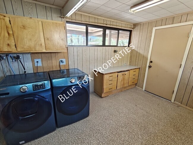 Building Photo - 2781 W Calle Carapan