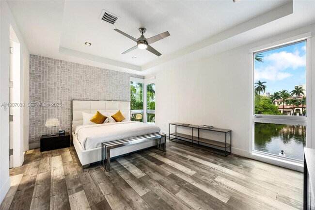 Building Photo - 300 Royal Plaza Dr