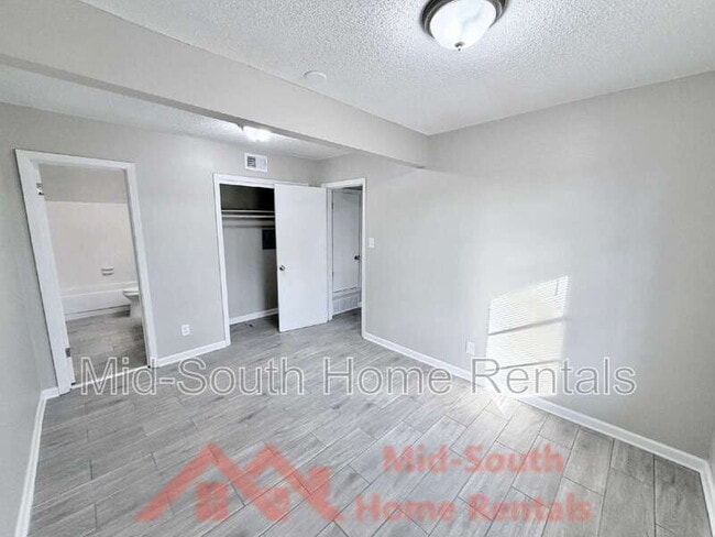 Building Photo - 139 N Claybrook St