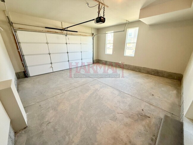 Building Photo - 1063 S State Rd