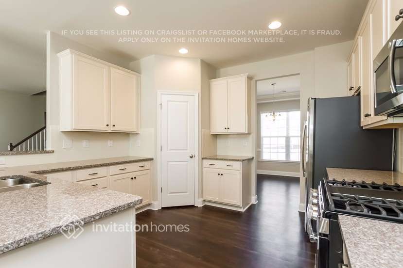 Building Photo - 182 Sassafras Rd