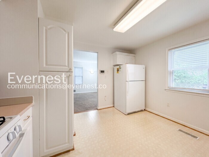 Building Photo - 5427 Varnum St