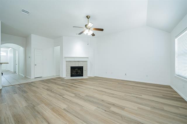 Building Photo - 910 Crater Lake Ct