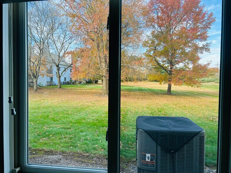 Building Photo - 1914 Aspen Dr