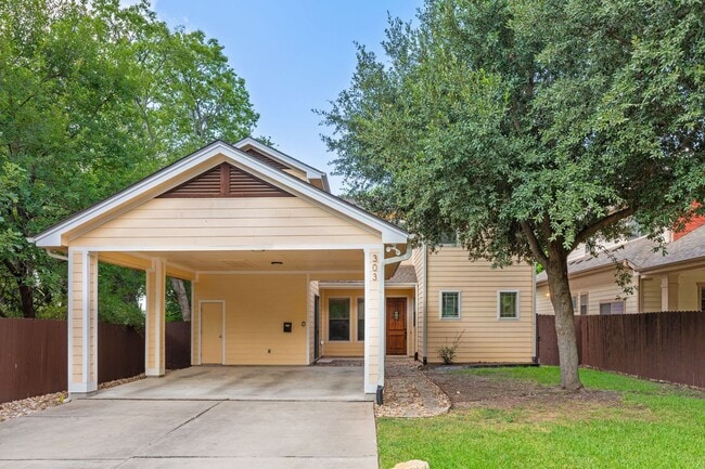 Building Photo - 303 Zennia St