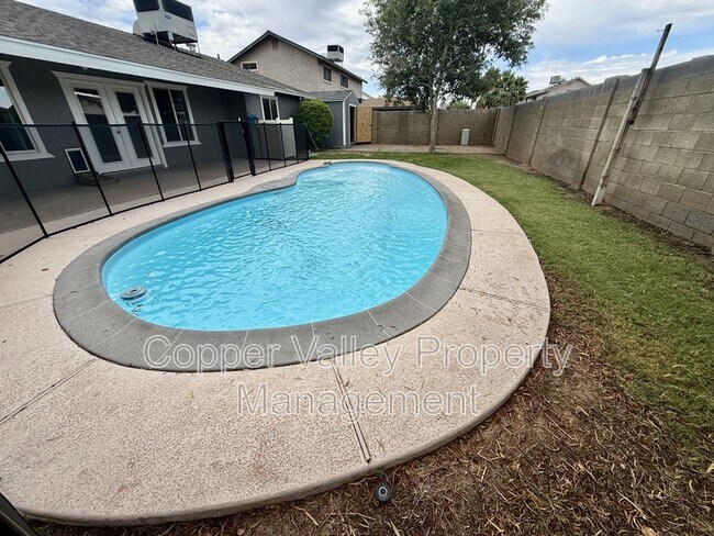 Building Photo - 4415 W Gelding Dr