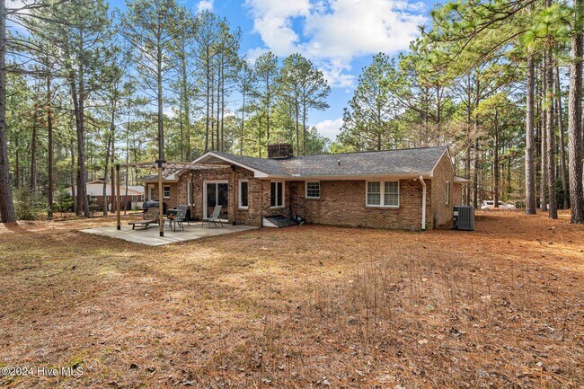 Building Photo - 85 Pine Lake Dr