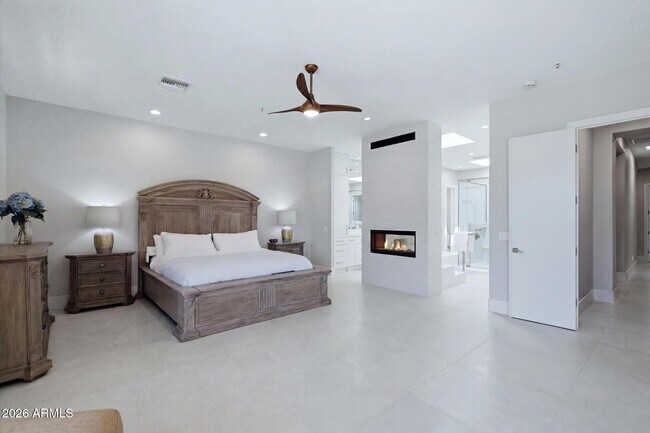 Building Photo - 6461 E Crested Saguaro Ln