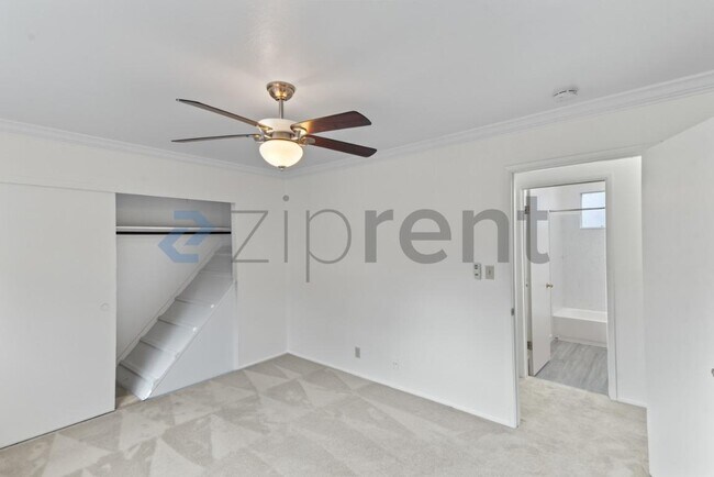 Building Photo - Unit A