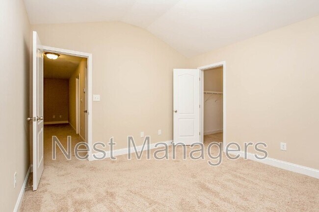 Building Photo - 674 Stonebriar Ave