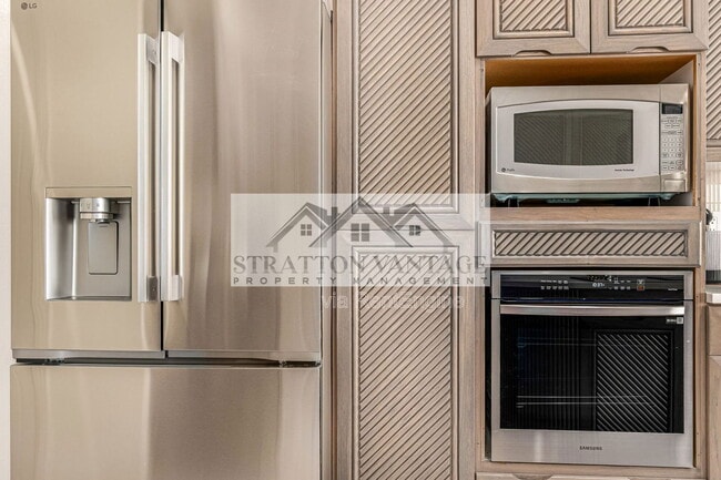 Building Photo - 15848 E Brodiea Dr