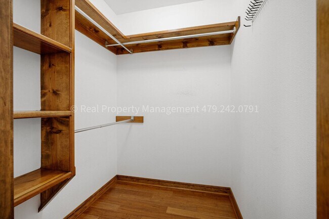 Building Photo - 2300 Brigadoon Dr