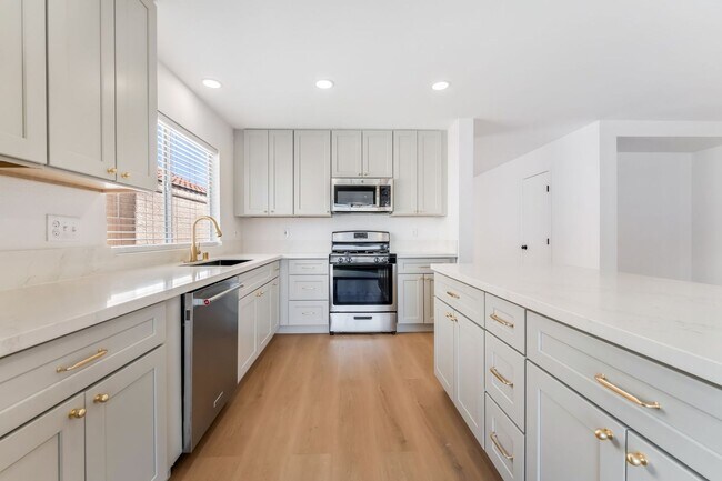 Building Photo - Modern Designer Remodel with Stylish Finishes & Spacious Outdoor Living!