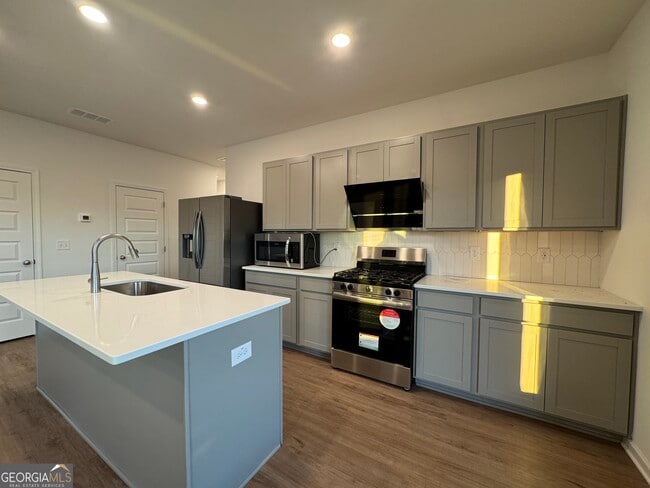 Building Photo - 102 Lavender Cir