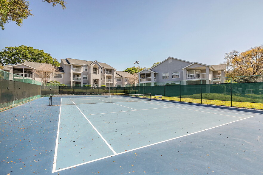Building Photo - 2549 Grassy Point Dr