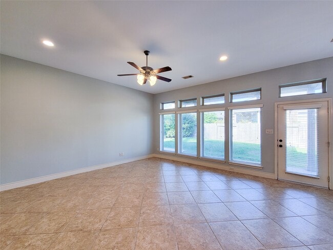 Building Photo - 106 Colina Vista Way