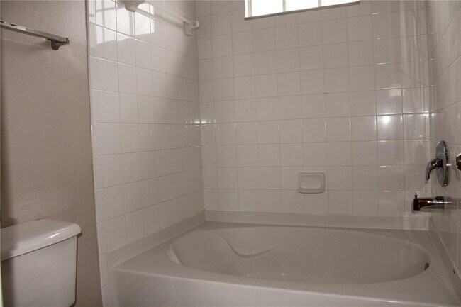 Building Photo - 5711 Bentgrass Dr