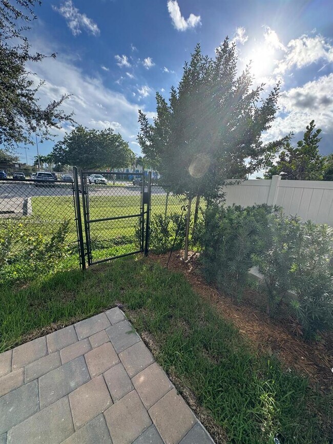 Building Photo - 17108 SW 2nd Cir