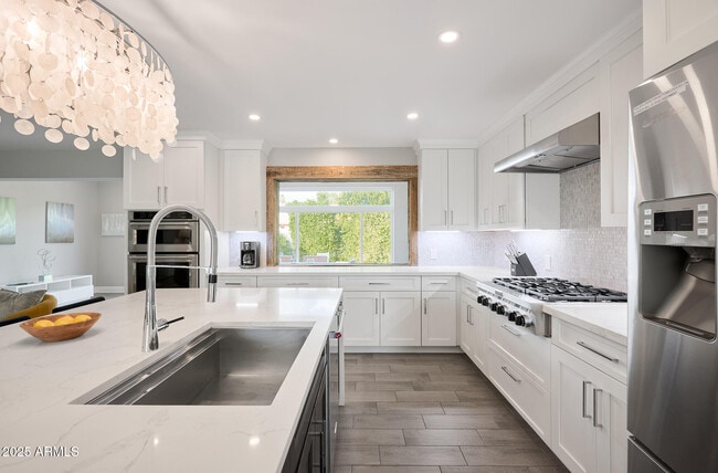 Building Photo - 8620 E Plaza Ave