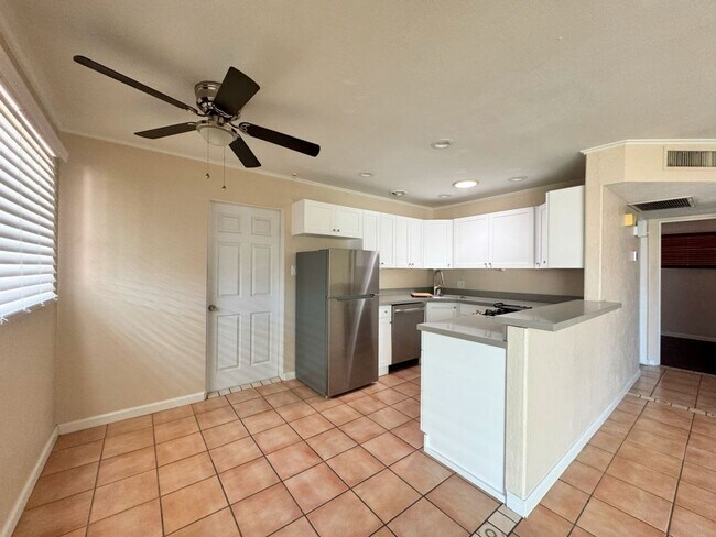 Building Photo - South Scottsdale huge corner lot 3 bedroom...