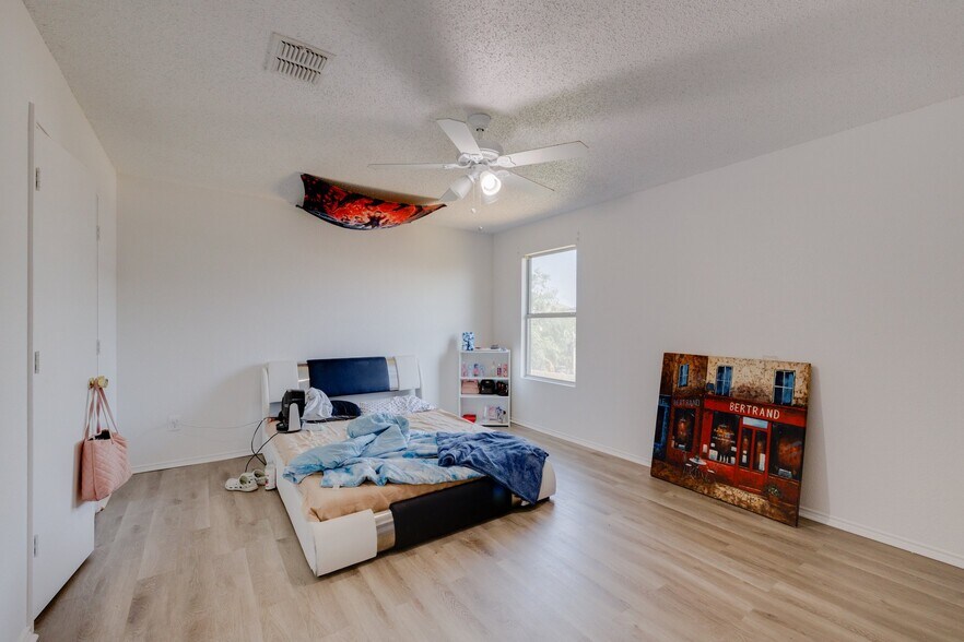 Building Photo - 4260 Meadowknoll Dr